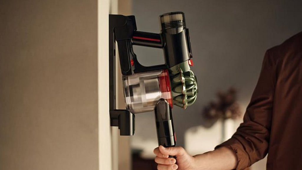 Dyson V8 Cyclone + Car Cleaning Kit cordless vacuum